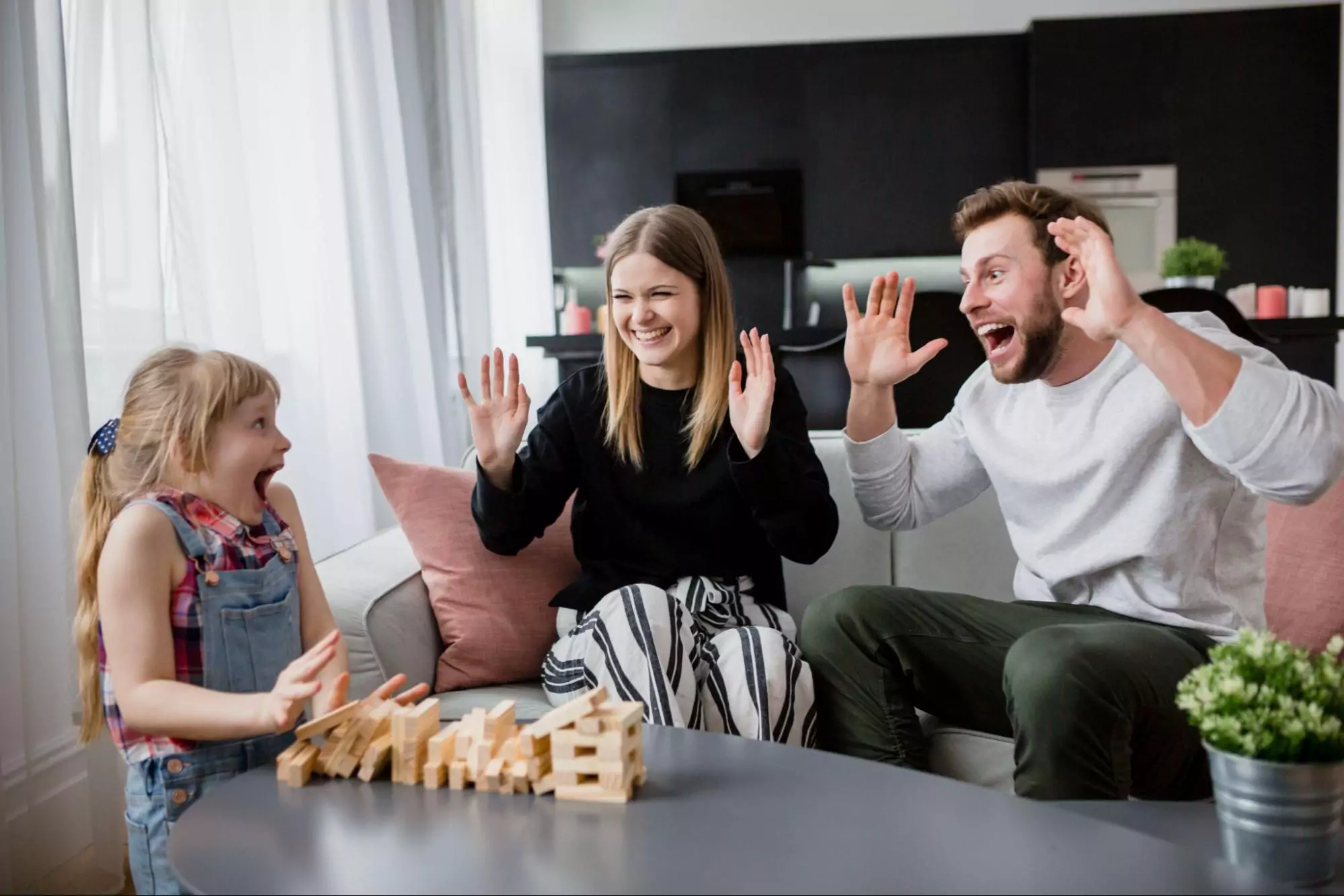 image of an entrepreneur using the 5-minute rule to spend time with his family.